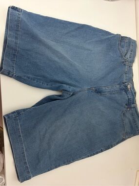 Gloria Vanderbilt Light Blue Relaxed Denim Shorts